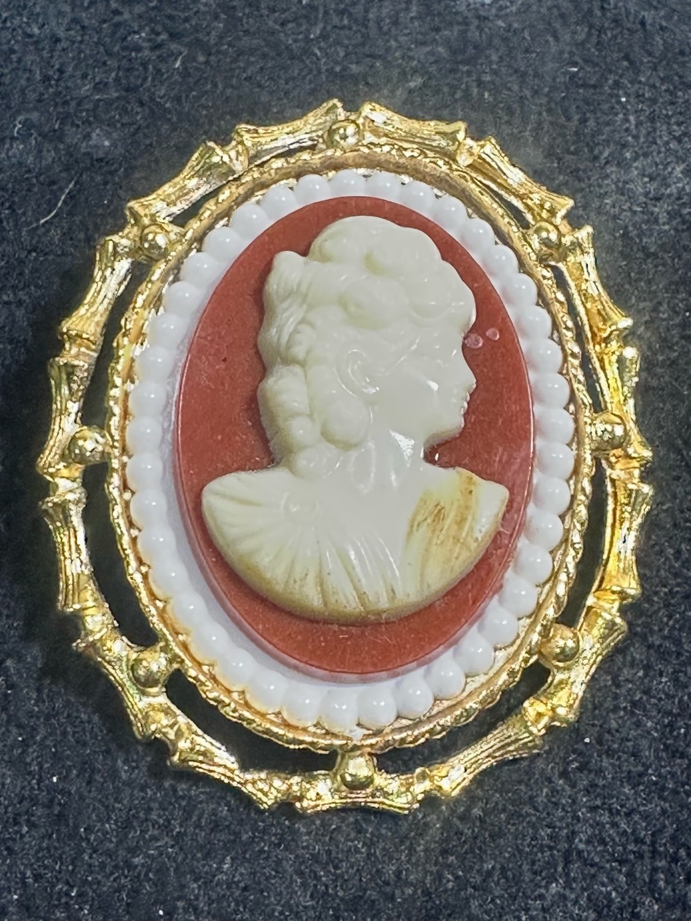 Vtg: Bamboo Framed, Faux Pearl Cameo Accent Brooch/Pendant